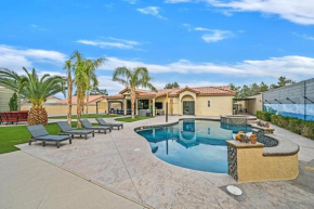 New Luxurious 6BR Villa Near LV Strip w Pool & Spa